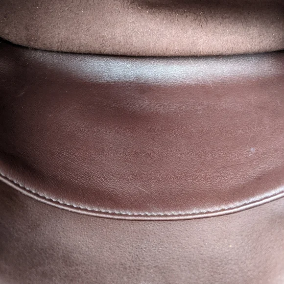 Coach Brown Leather Interior - Picture 10 of 11